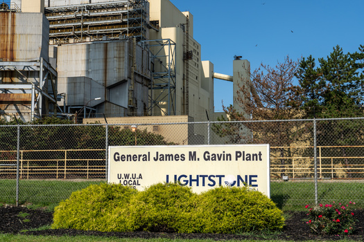The Gavin Coal Plant in Gallia County is responsible for emitting nearly 10 million tons of carbon dioxide annually, a level comparable to emissions from 3.1 million cars driving for an entire year. (Rosemarie Mosteller/Adobe Stock) 