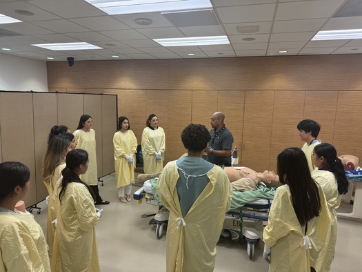 DISCOVER students at Cedars-Sinai observe a rotation of the Women's Guild Simulation Center for Advanced Clinical Skills. (Cedars-Sinai)