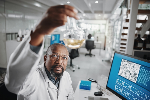 A report by the Pew Charitable Trusts calls for a reduction in the misuse of antibiotics and research into developing new, targeted drugs to fight infections. (Adobe Stock)
