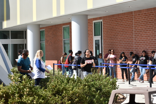 Los fallos del invierno pasado con los formularios de ayuda federal para estudiantes, conocidos como FAFSA, llevaron a los federales a relajar temporalmente los est�ndares de verificaci�n de documentos, creando un terreno f�rtil para los malos actores que buscan defraudar a las universidades de California. (Piter2121/Adobe Stock)