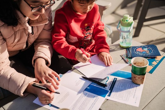 Families looking to spread some holiday cheer are encouraged to write holiday cards welcoming new refugee families as part of the 