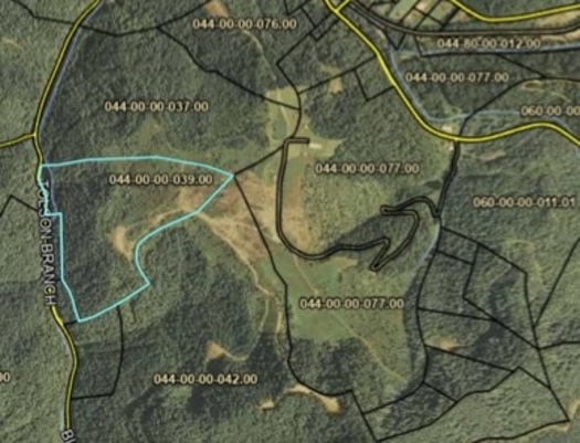 A map shows a community land purchase in Letcher County, Kentucky. (qPublic.net/Institute to End Mass Incarceration)