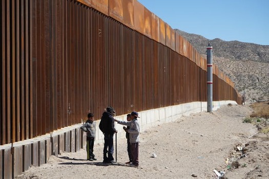 Florida immigrant advocacy groups are intensifying efforts to help undocumented individuals navigate encounters with Immigration and Customs Enforcement officers. (David Peinado/Pexels)