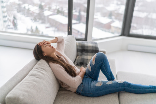 As winter drags on, 40% of Americans report feeling down, with 41% sleeping more, 28% feeling fatigued, and 27% feeling depressed, according to the American Psychiatric Association. (Adobe Stock) 