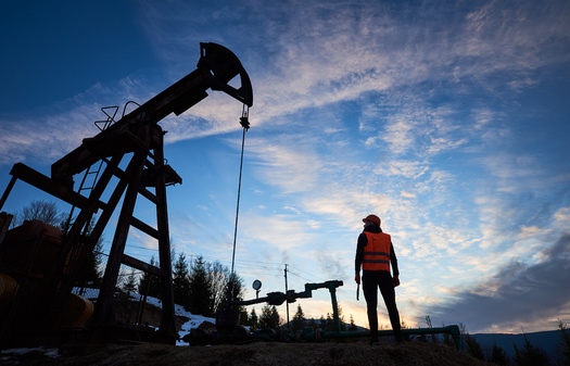 Yearly oil and gas operations in the United States release around 16 million metric tons of methane through venting, flaring and leaks, which amount to roughly $2 billion in lost natural gas. (anatoliy_gleb/Adobe Stock)
