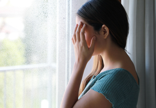 An American Psychiatric Association survey found more women than men said their mood declined in winter; 33% of women said it was bad for their mental health, compared to 26% of men. (Adobe Stock)