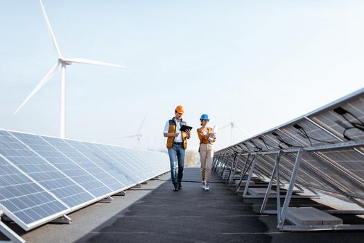 The U.S. solar industry employs more than 263,000 workers, with jobs in installation, manufacturing, and research continuing to grow. (rh2010/Adobe Stock)