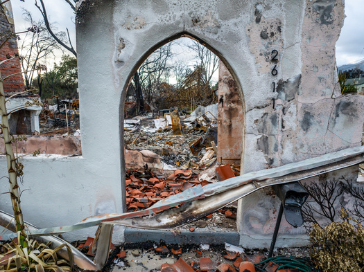 Experts advised neighbors to work together to reduce the risk of fire racing across the block or through the neighborhood. (Brian/Adobe Stock)