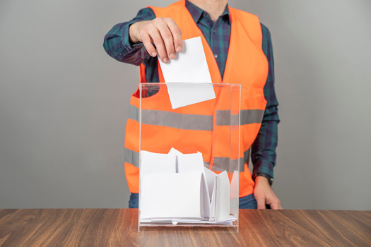 The Bureau of Labor Statistics reports that 325-thousand Marylanders are members of a union. (Adobe Stock)