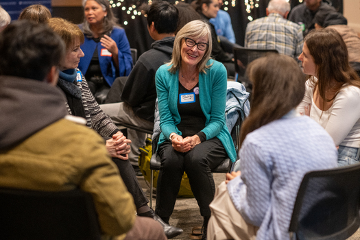 Un di�logo intergeneracional celebrado el 29 de enero reuni� a participantes de entre 8 y 82 a�os para debatir temas importantes tras las elecciones. (Ed Ritger)