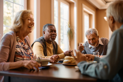 Meals on Wheels del Norte de Illinois cuenta con cafeterías comunitarias en los condados de Cook, Grundy, Kendall y Will, donde ofrecen comidas a domicilio para los residentes mayores de estas zonas. (Adobe Stock)