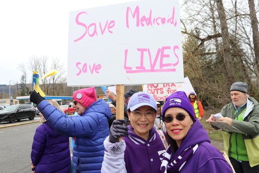 Una nueva encuesta revela que la gran mayor�a de los estadounidenses, sin importar su afiliaci�n pol�tica, considera que Medicaid es 