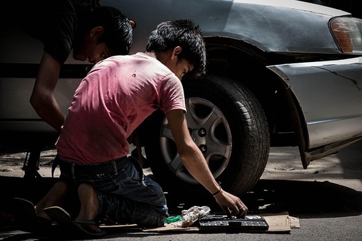 Florida's 2025 child labor bills, Senate Bill 918 and House Bill 1225, go further than 2024's House Bill 49, raising new safety concerns. (Pixabay)