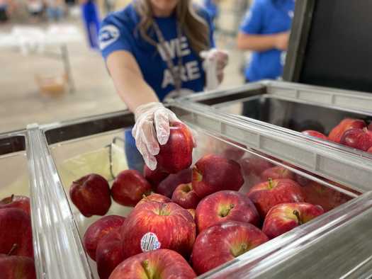 Los bancos de alimentos de Nuevo M�xico y todo el pa�s fueron informados el mi�rcoles de que se hab�an suspendido los env�os federales de alimentos destinados a la distribuci�n de los residentes necesitados. (rrfb.org)