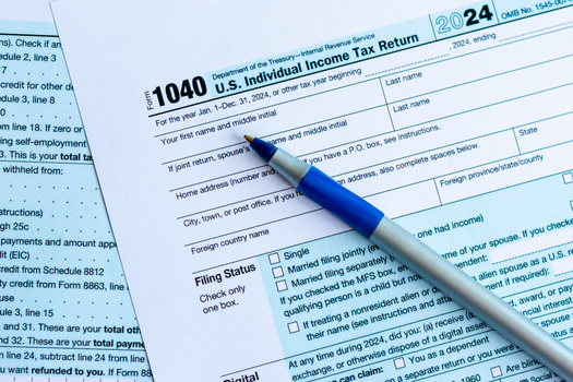 According to the American Immigration Council, Illinois' immigrant population paid $27 billion in taxes in 2023. (Adobe Stock)