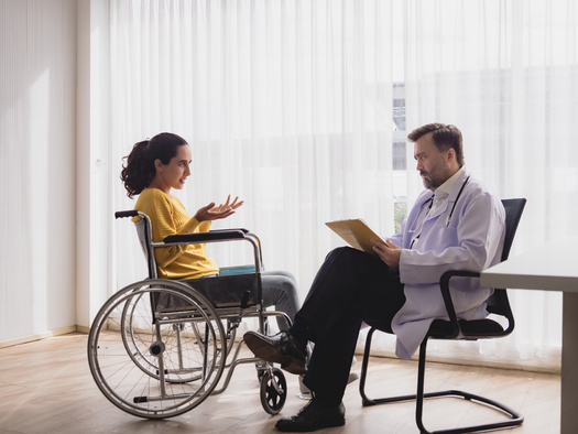 El programa de proteccin social de Medicaid cubre a ms de 70 millones de estadounidenses con bajos ingresos y discapacidades. (Singh/Adobe Stock)