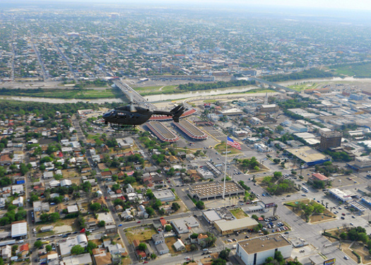 Foto: Helicptero patrullando el Ro Grande.