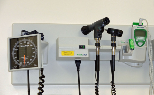 PHOTO: Several groups are calling on New York lawmakers to require more transparency about which networks doctors belong to, so consumers aren't surprised with unexpected bills that insurance won't cover. Photo credit: Deborah C. Smith