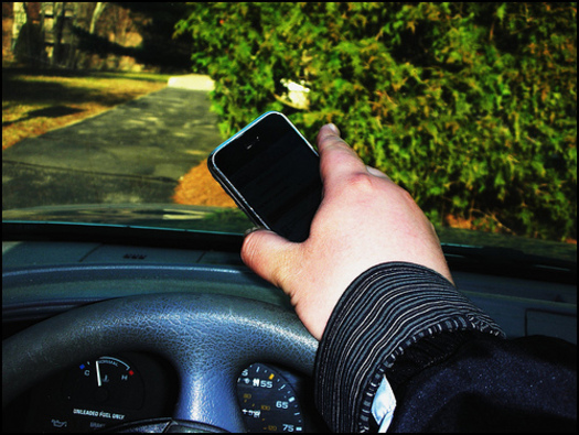 PHOTO: Drivers are being reminded of the dangers of distractions behind the wheel as the long holiday weekend continues. Texting is a major distraction, but officials say hands-free phones also take your attention away and can be just as dangerous. CREDIT: Robert Provost