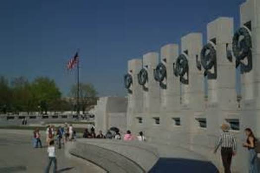 PHOTO: Honor Flight Arizona works to make sure that Arizona's veterans are able to visit the World War II Memorial and other important patriotic sites in the nation's capital. Photo courtesy National Park Service.