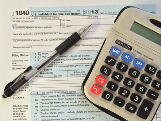 PHOTO: The April 15 tax deadline is less than a week away, but there is still plenty of time for Illinoisans to file their income tax forms. Photo credit: M. Kuhlman