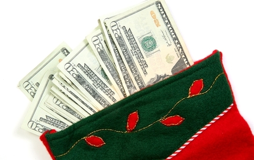 PHOTO: Holiday generosity is a Washington tradition, but nowadays it's smart to check everything out before you buy or donate, from cash gift cards to shopping websites, to the charities seeking end-of-year contributions. Photo credit: Batman2000/FeaturePics.com.