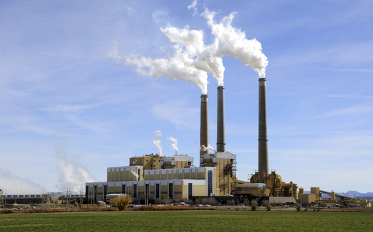 The American Lung Association says reducing pollution from coal power plants will mean an improvement in public health. Credit: helt2.