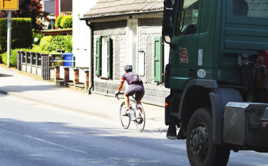 Drivers and cyclists might be able to coexist more safely with simple changes to road signs. Credit: Michael Luhrenberg