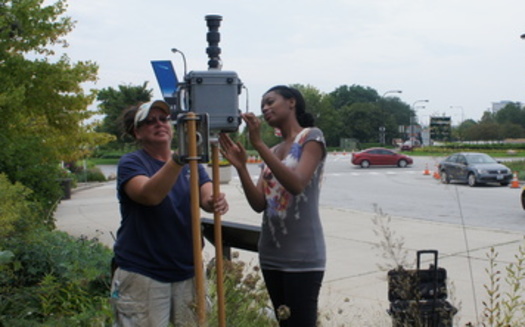 Chicago volunteers help with an air monitor to measure diesel emissions. Credit: ELPC