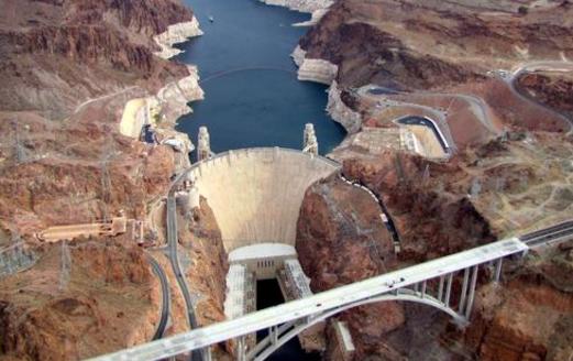 White rings around Lake Mead behind Hoover Dam show how much water levels have dropped in the Colorado River Basin. (AlexandraHenryAlves/morguefile)