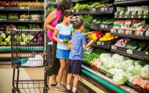 A provision proposed for the state budget aims to help bring healthy groceries to Virginia's food deserts. (American Heart Association)