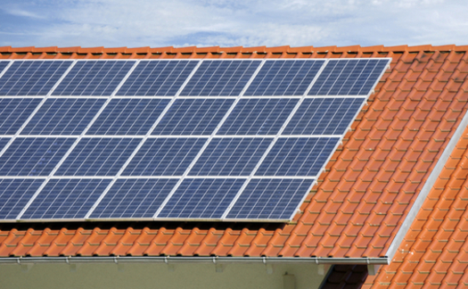 Advocates say a proposal by Arizona Public Service to cut net-metering rates in Arizona could cripple the states rooftop solar power industry. (francis49/iStockphoto)