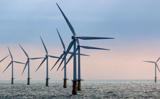 Groups call for at least 5,000 megawatts of offshore wind power by 2025. (Ad Meskens/Wikimedia Commons)