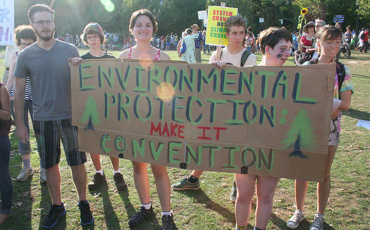 Groups are calling on the Democratic Party to take stronger stances on environmental protection in the party's platform. (Sarah Mirk/flickr)