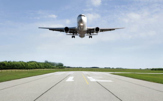 Airplanes are expected to emit 43 gigatonnes of greenhouse gas pollution by 2050 if no action is taken. (iStockphoto)
