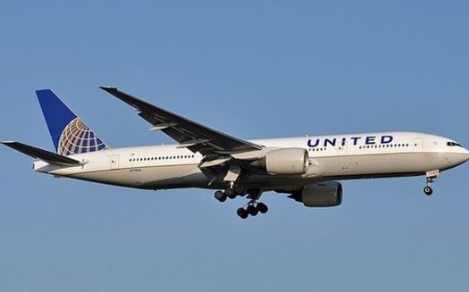 Emissions from aircraft endanger public health, according to the EPA, and the agency's new report indicates airlines aren't doing enough to reduce them. (Jules Meulemans/Wikimedia Commons)