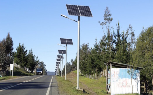 Municipalities can take steps such as installing solar streetlights to reduce carbon emissions. (HeyouRelax/Pixabay)