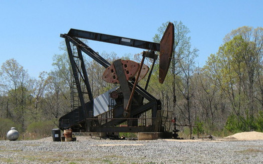 Researchers say nearly half of all known U.S. oil reserves are dependent on subsidies. <br />(Natalie Maynor/Flickr)