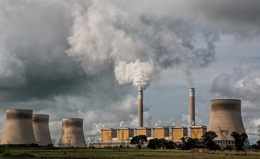 Coal-fired power plants are the nation's top source of CO2 emissions. (Getty Images)