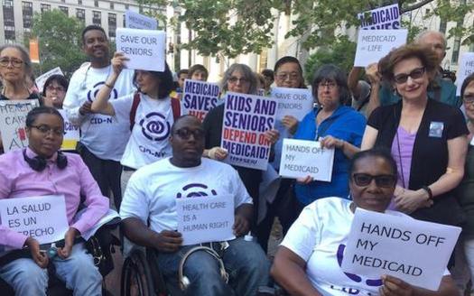 Los recortes a Medicaid pondran en peligro servicios de los que depende gente con discapacidades para seguir siendo independientes. (CIDNY)
