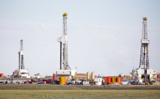 Reinstatement of the methane waste rule would require companies to fix leaks and capture excess gas at fracking wells. (Jens Lambert/iStockphotos)