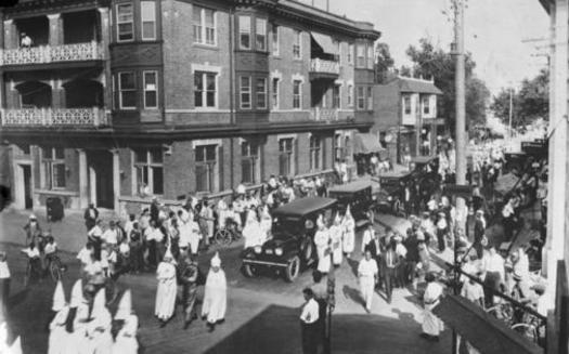 Pulaski, Tenn., is considered the birthplace of the Ku Klux Klan. Pictured here, klansmen march in a New Jersey funeral for a Klan member. (Bundesarchiv, Bild)