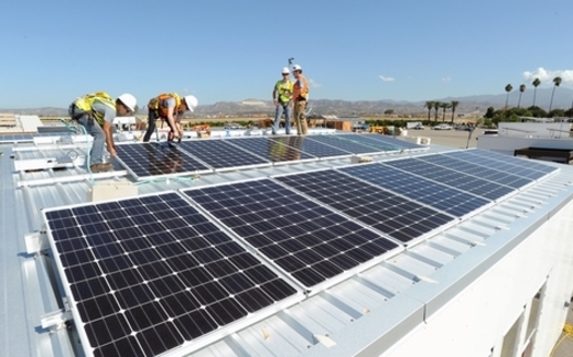 There was a drop in the number of jobs in the solar industry last year in the United States. (energy.gov)