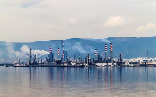 Critics of natural gas warn that it produces an abundance of the potent greenhouse gas methane. (isakarakus/Wikimedia Commons)
