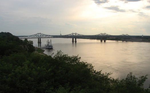 The Mississippi River separates Illinois and Missouri.  (Ken Lund/Flickr)
