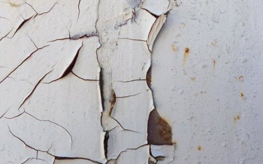 Peeling lead paint from homes built before 1978 is the primary source of lead poisoning in California, but lead also is found in some makeup from Afghanistan, turmeric from India and pottery from Mexico. (Bournedead/Morguefile)