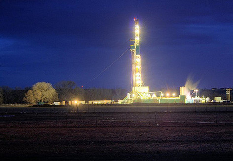 The University of Colorado found the Uintah Basin's bowl shape and snowy conditions trap emissions of methane and other gases from nearby oil wells, causing high ozone pollution. (Covee/Flickr) 