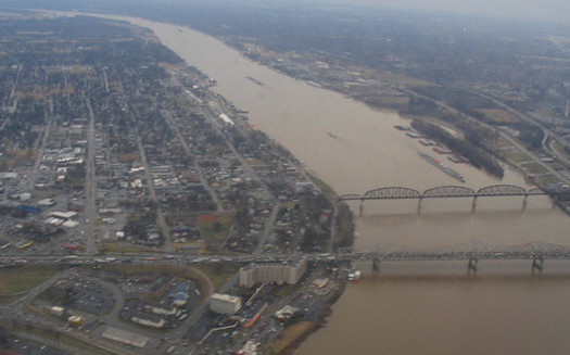 Environmental groups say the Ohio River is still plagued by pollution that threatens public health. <br />(Ken Lund/Flickr)