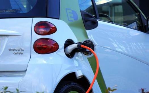 Mayors from 19 cities have committed to buying more than 300 electric vehicles in the first year. (Mikes Photos/pexels.com)