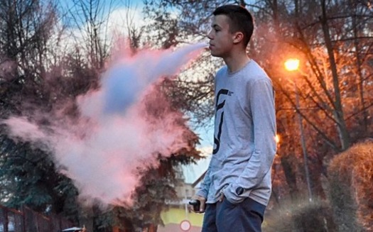 With flavors like bubble gum and cotton candy, health experts believe e-cigarettes are specifically marketed to appeal to young people. (1503849/Pixabay)